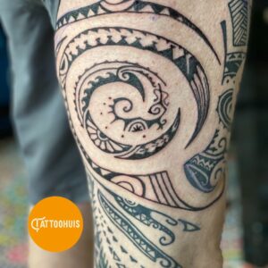 Maori tattoo op bovenbeen